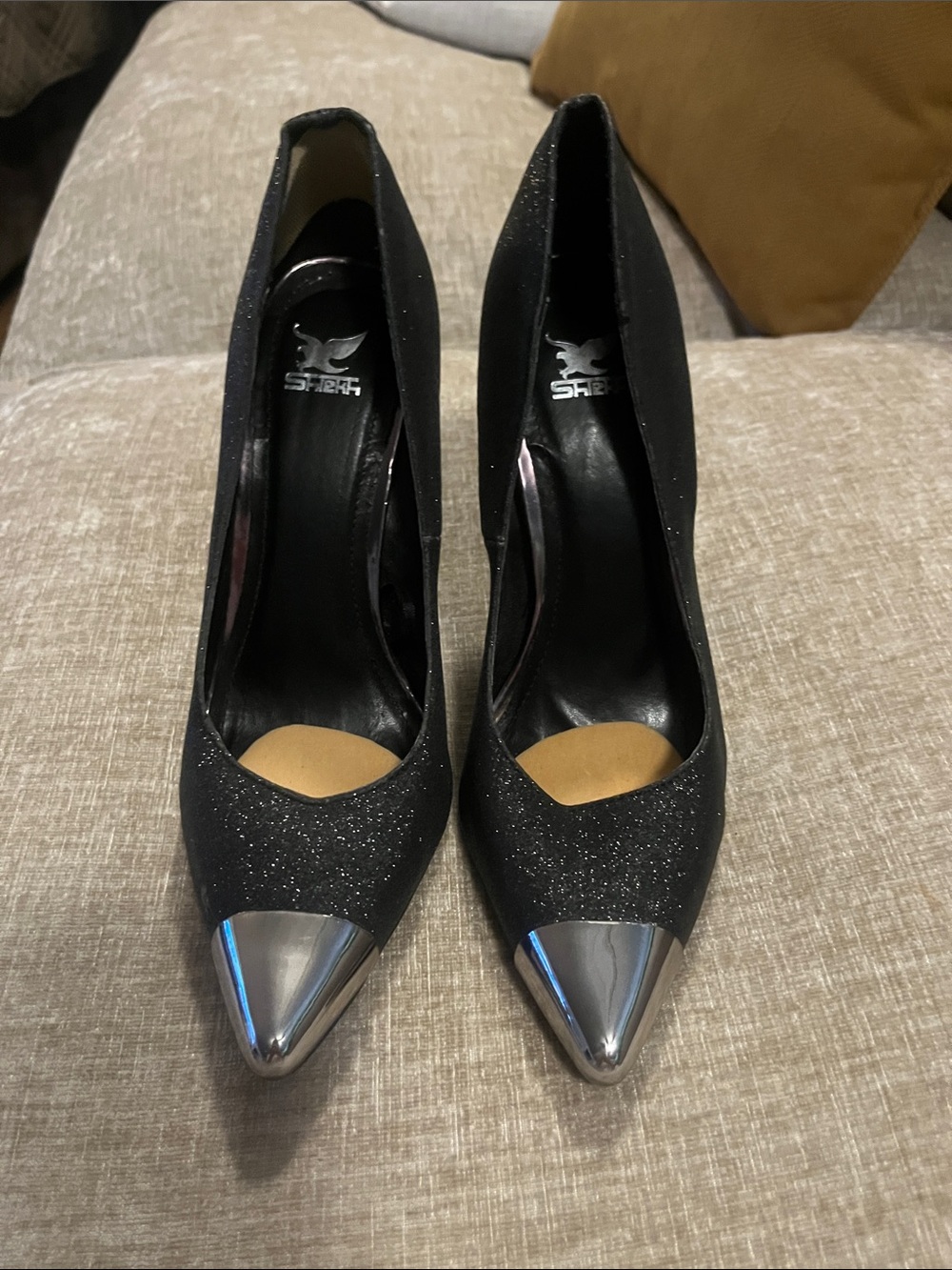 NEW SEXY !  Skechers Black Glitter Pointed Pumps with Silver Metallic Cap